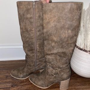 Women’s 8.5 boots
